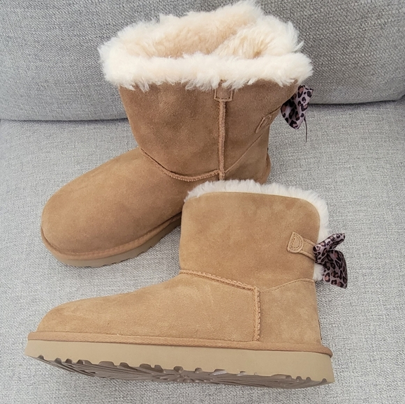 UGG Mini Bailey Leopard Bow Boot In Chestnut - Picture 6 of 7